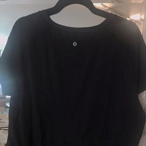 Lululemon Short Sleeve Cropped T-shirt in Navy